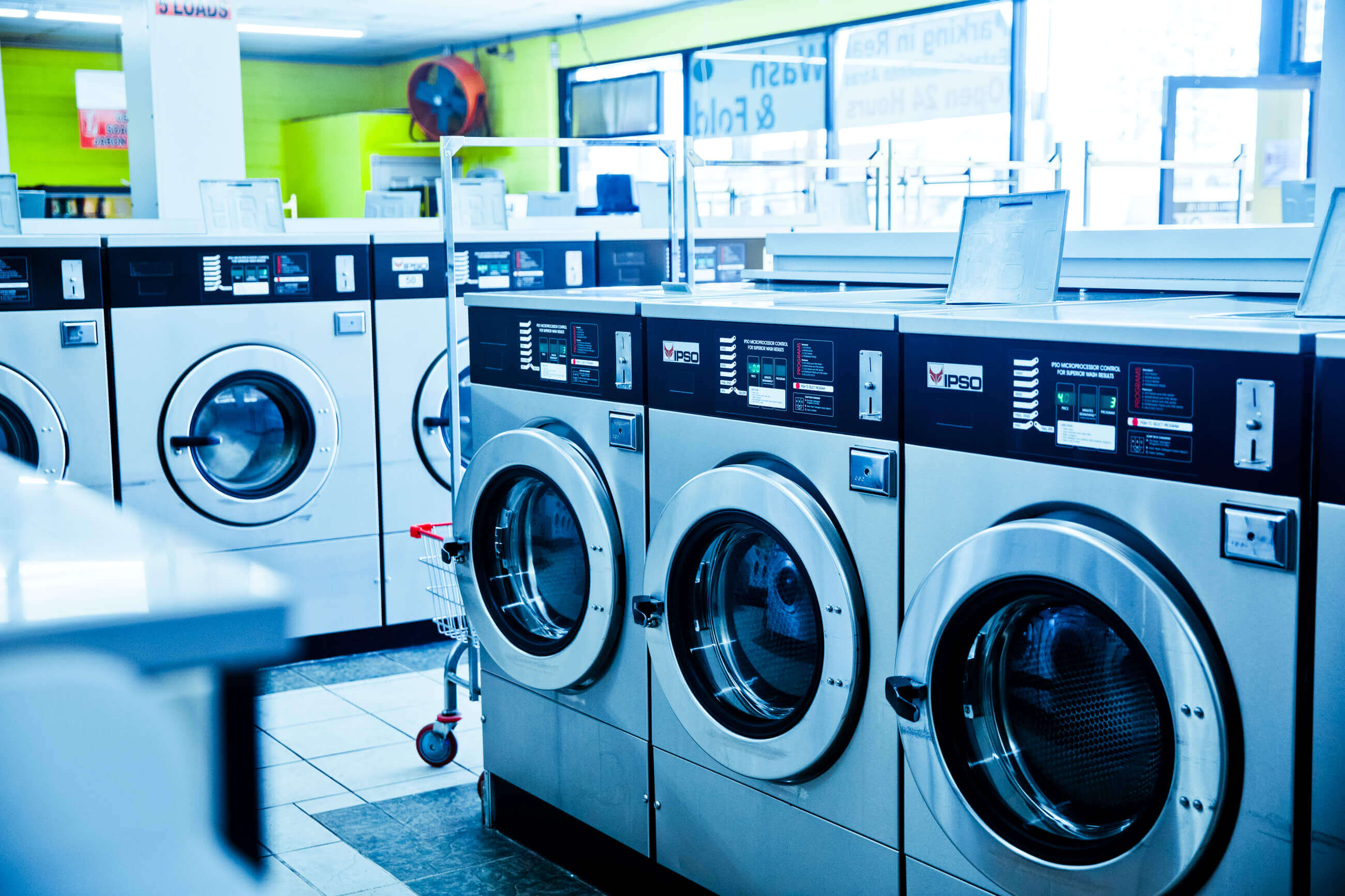 A laundrette following the procedures on how to deal with contaminated laundry.